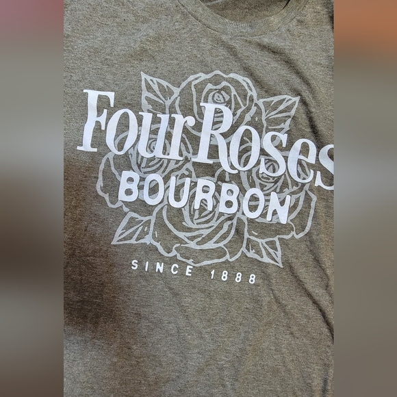 Four Roses Bourbon Green Whiskey Unisex Size Medium T-Shirt - Picture 2 of 5